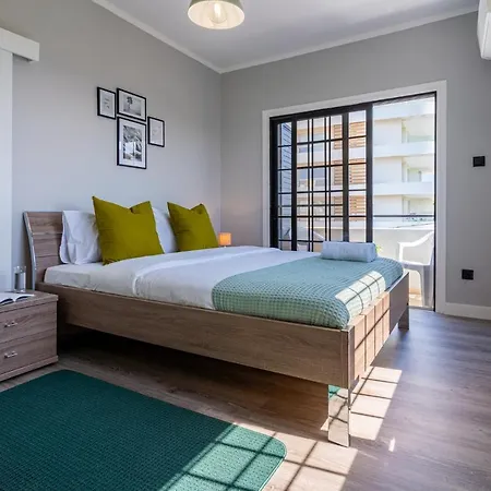 Peale's 2-bedroom In Mackenzie Apartamento Larnaca