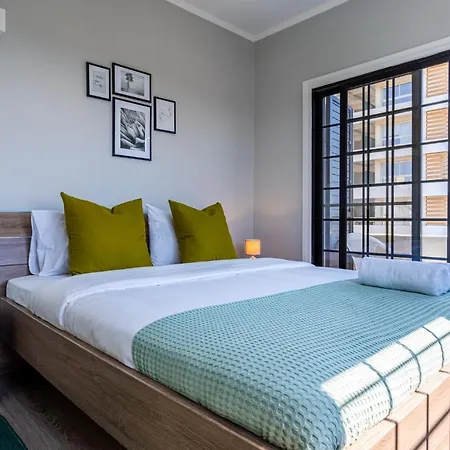 Peale's 2-bedroom In Mackenzie شقة لارنكا