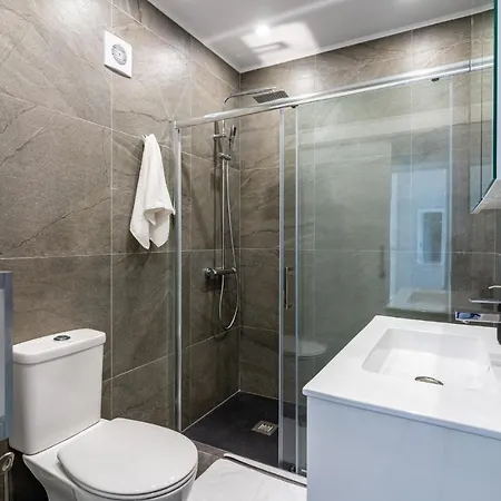 شقة Peale's 2-bedroom In Mackenzie لارنكا
