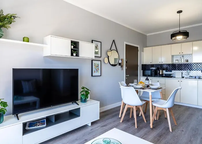 Peale's 2-bedroom In Mackenzie Larnaca