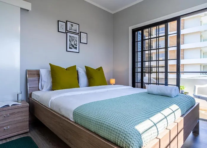 Peale's 2-bedroom In Mackenzie Appartement Larnaca