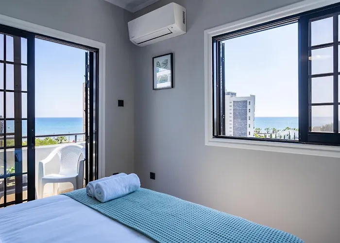 Peale's 2-bedroom In Mackenzie Larnaca