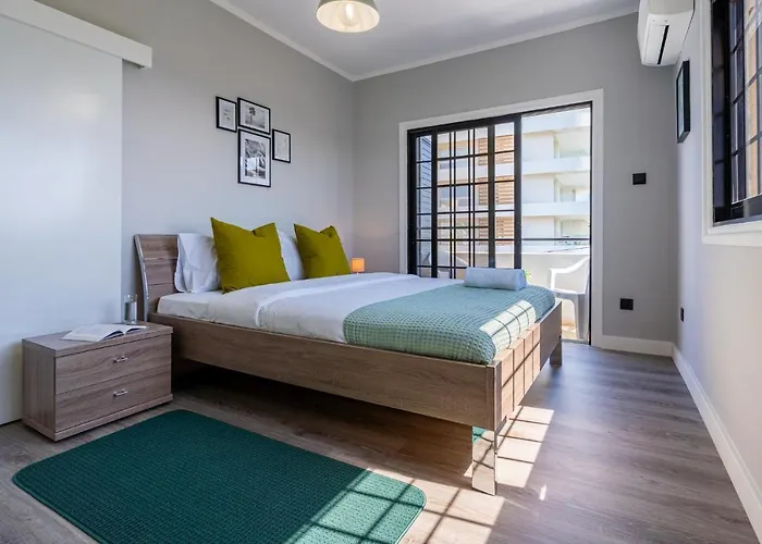 Peale's 2-bedroom In Mackenzie Appartement Larnaca